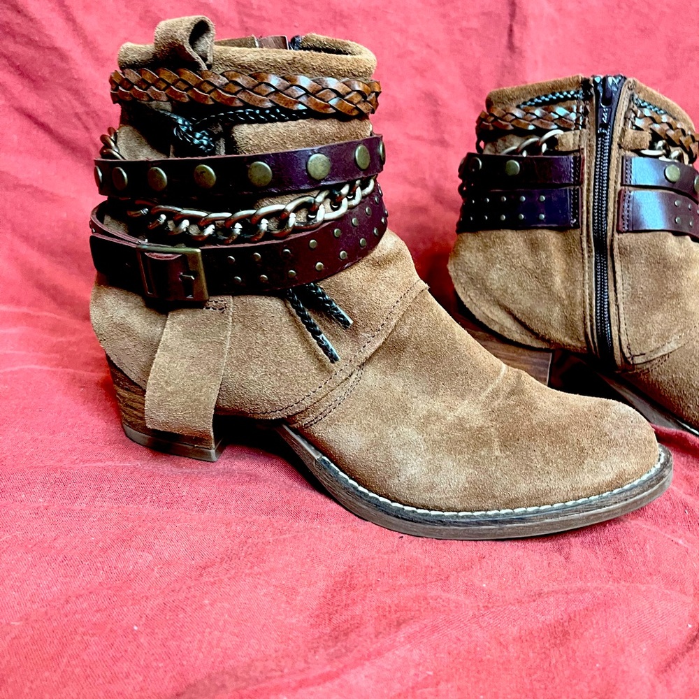Chocolat Blu | Ankle Chain Wrapped Booties | Suede | 39